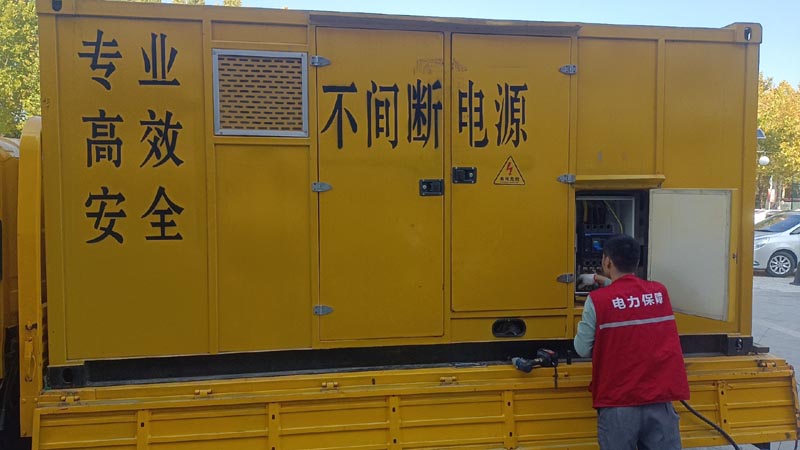 兴隆台柴油发电机组和UPS电源配合使用时，如何避免切换过程中的电力中断？